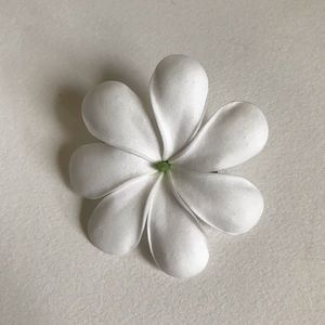 SOLD 🔥 Tiare Hair Clip Accessory from Hawai’i!
